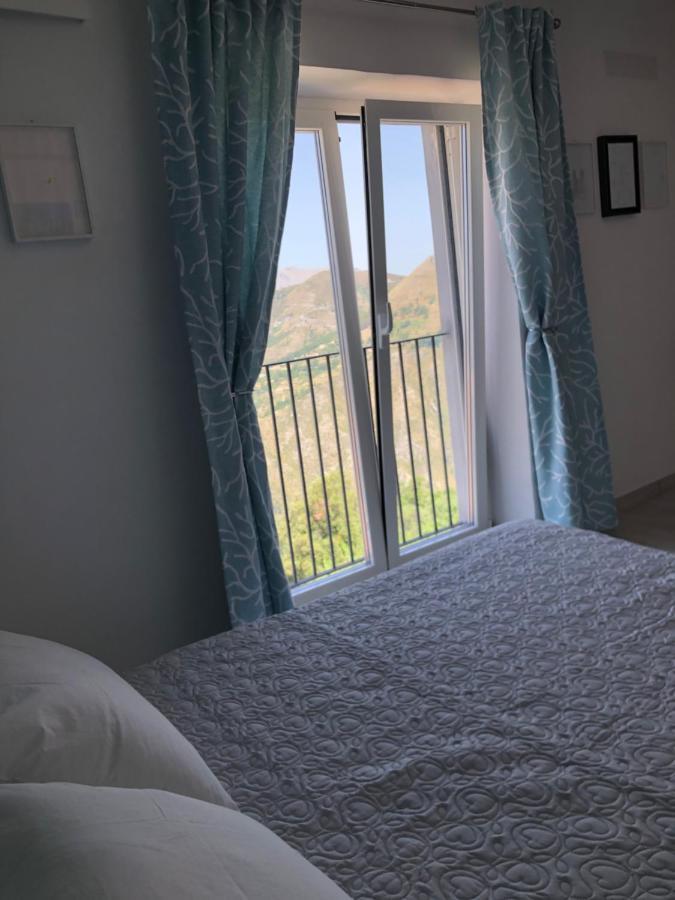 Un Capriccio - Ginepro Apartment Aieta Екстериор снимка